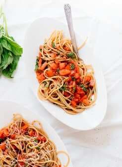 Spaghetti With Fresh Tomato Sauce