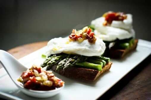 Asparagus with Poached Egg and Warm Bacon Vinaigrette