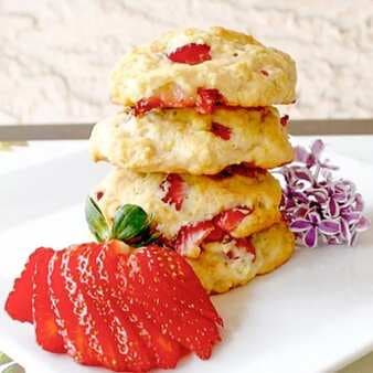 Strawberry Banana Shortcake Cookies