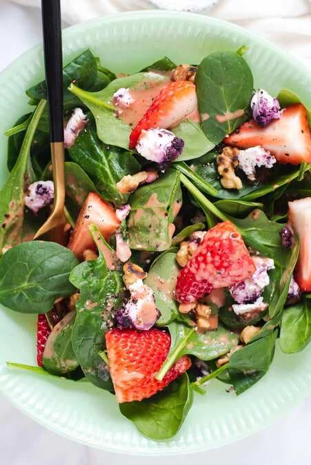 Spinach And Strawberry Salad With Strawberry Vinaigrette