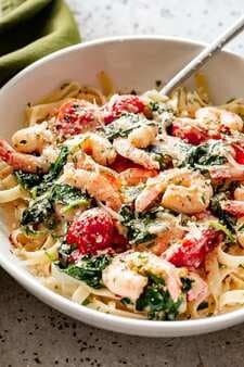 Creamy Shrimp Fettuccine with Spinach and Tomatoes