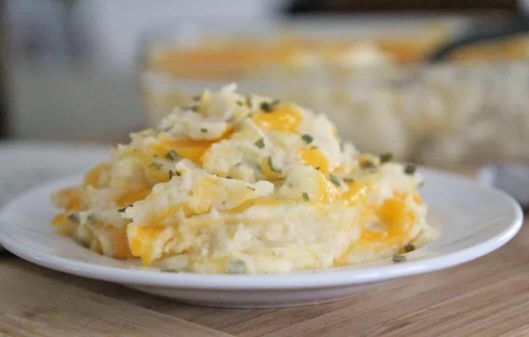 Baked Sour Cream Cheddar & Chive Mashed Potatoes