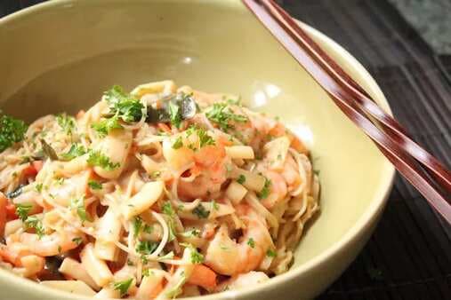 Egg Noodle Seafood Coconut Curry
