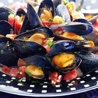 Steamed Mussels In Tomato Broth
