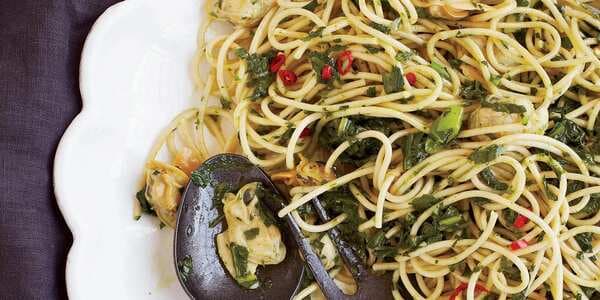 Kamut Spaghetti With Clams, Chicory And Parsley