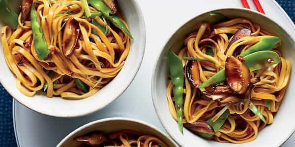 Lo Mein With Mushrooms And Snow Peas