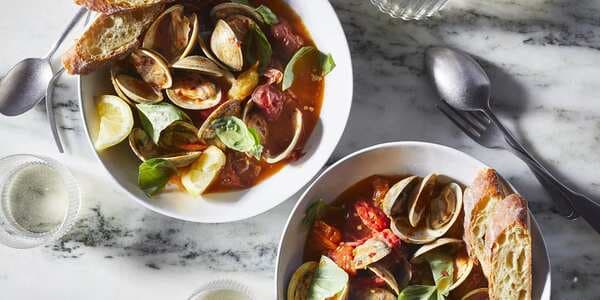 Steamed Clams With Tomatoes And Basil