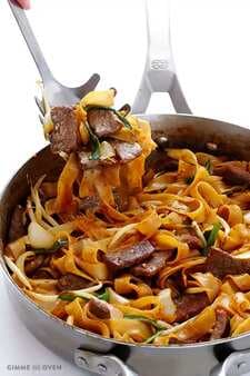 Beef Chow Fun (Beef & Noodles Stir Fry) 