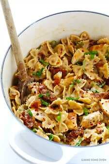 Creamy Pasta With Chicken And Sun-Dried Tomatoes 