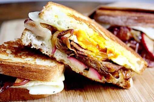 Bacon & Egg Breakfast Grilled Cheese