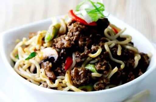 Chinese Stir-Fried Beef Noodles