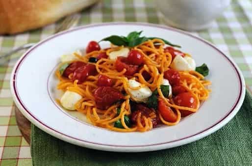 Spaghetti With Cherry Tomatoes And Mozzarella