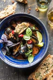 Thai Coconut Mussels With Garlic Lemongrass Toast