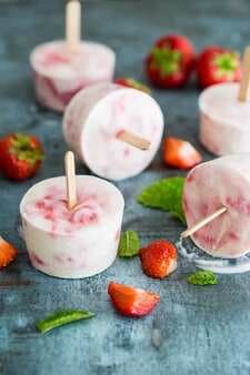 Berry Yogurt Popsicle