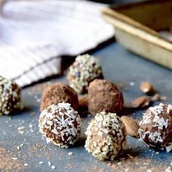 Date Cocoa And Nut Truffles