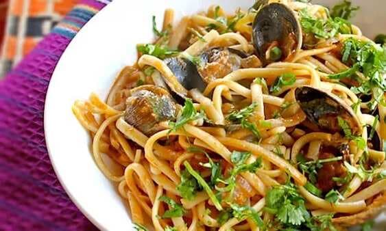 Linguine With Clams In Light Red Sauce