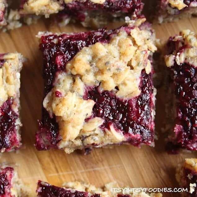 Oatmeal Berry Bars With Chia Seeds