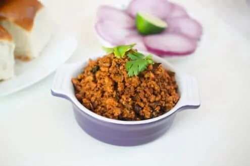 Tasty And Spicy Chicken Kheema Pav