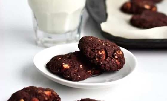 Vegan Chocolate And Almond Cookies
