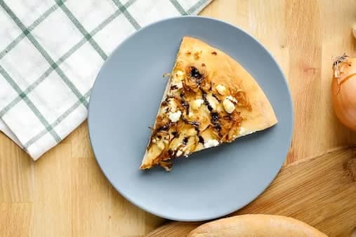 Goat Cheese and Caramelized Onion Pizza