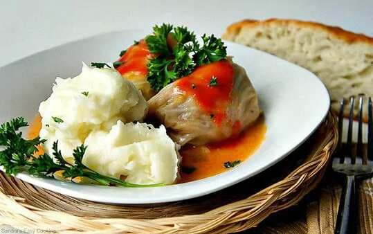 Sour Cabbage Meat Rolls 