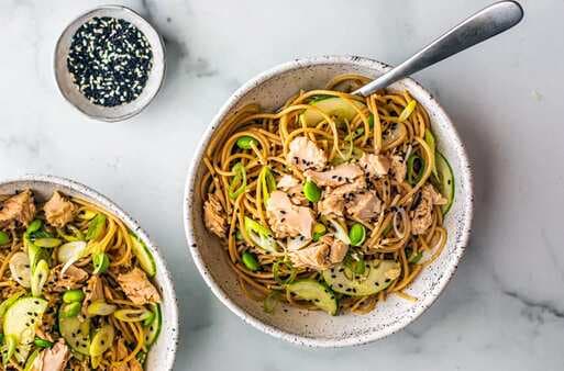 Sesame Ginger Soba Noodle Bowl With Salmon