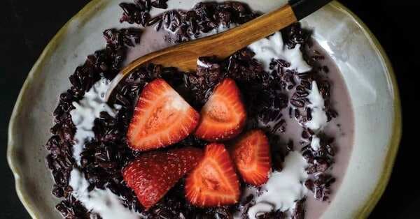Black Sticky Rice Pudding With Strawberries