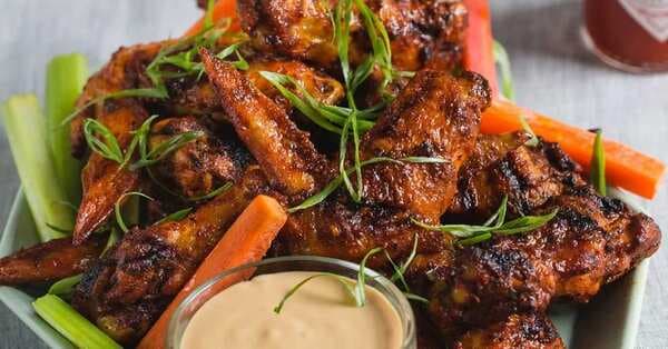 9 Spice Chicken Wings With White Barbecue Sauce