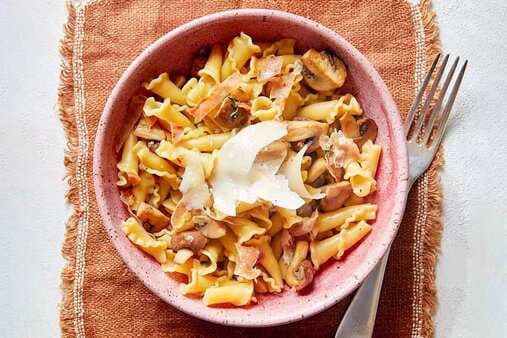 Pasta with Caramelized Mushrooms and Crispy Prosciutto