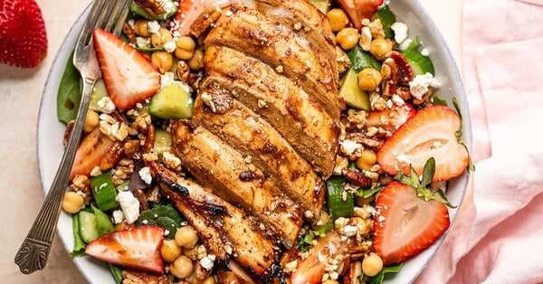 Grilled Chicken And Strawberry Salad