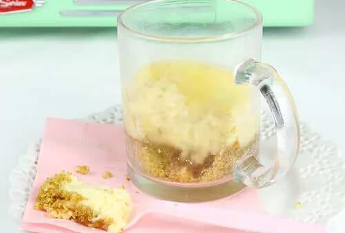 3-Minute Microwave Cheesecake In A Mug