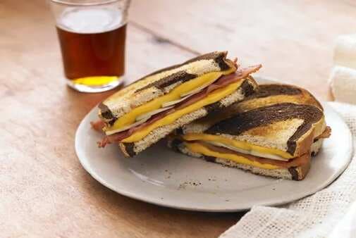Grilled Apple, Cheddar & Bacon Sandwiches