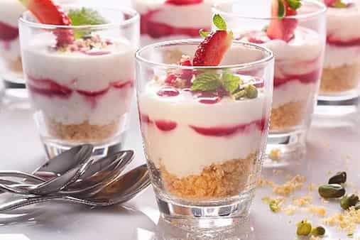 Strawberry And Yogurt Parfaits