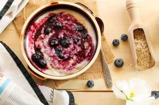 Healthy Oats Porridge with Blueberries