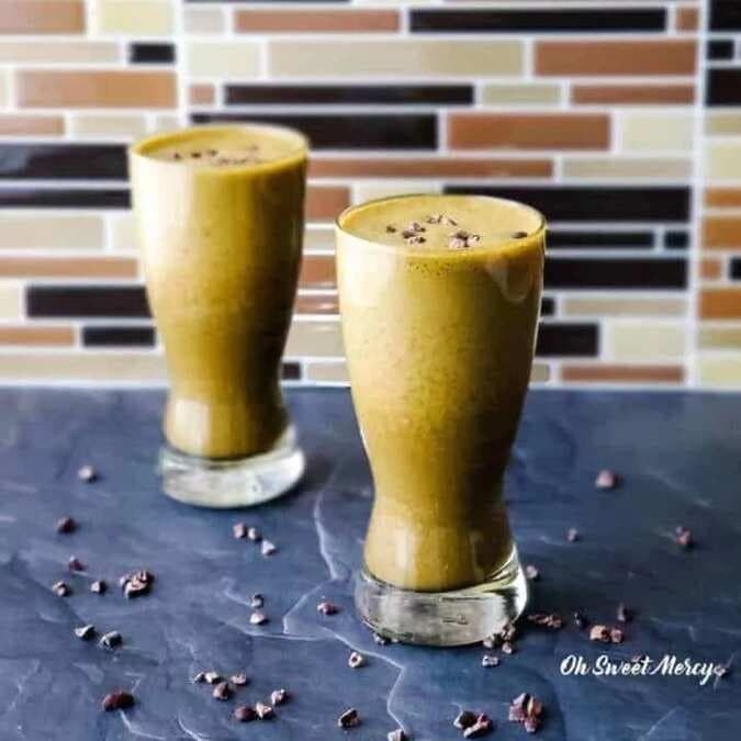 Low Carb Chocolate Shake with Superfoods