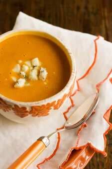 Vegetarian Carrot Soup With Blue Cheese