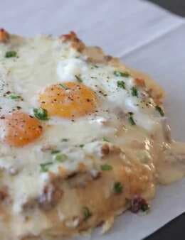 Sausage and Gravy Breakfast Pizza