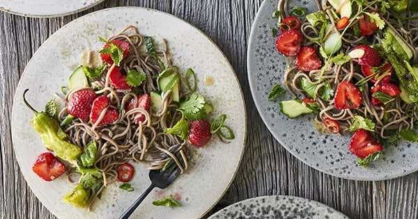 Cold Soba Noodle Salad With Strawberries