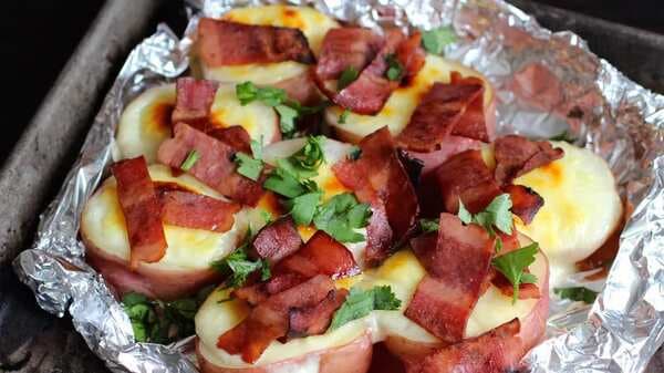 Baked Potatoes With Cheddar And Bacon