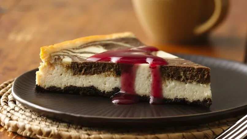 Chocolate Swirl Cheesecake With Raspberry Sauce