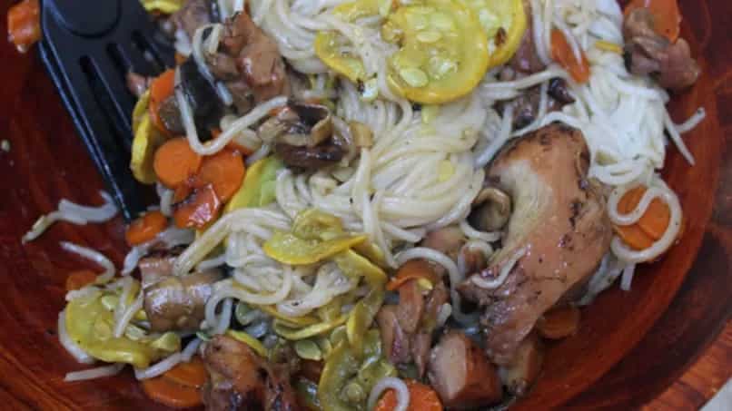 Fried Noodles With Chicken And Vegetables