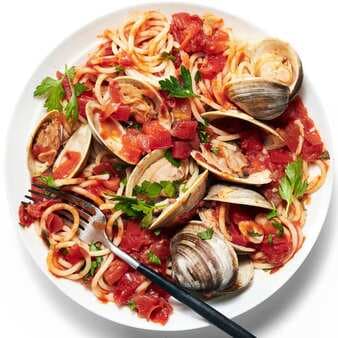 Spaghetti With Spicy Tomatoes & Clams