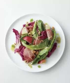 Crunchy Dinner Salad With Prosciutto, Apple, And Hazelnuts
