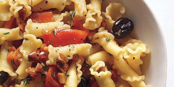 Pasta With Roasted Red Peppers And Almonds