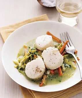 Poached Scallops With Leeks And Carrots