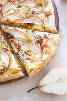 Pear Prosciutto and Gorgonzola Pizza