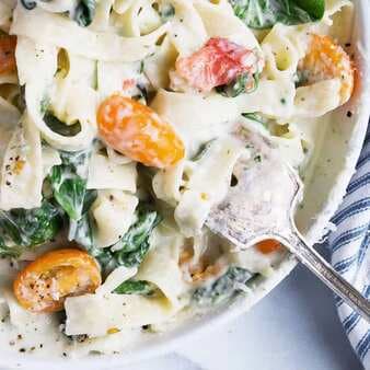 Creamy Goat Cheese Pasta With Spinach And Tomatoes