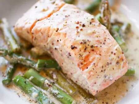 Mustardy Salmon In A Packet With Asparagus