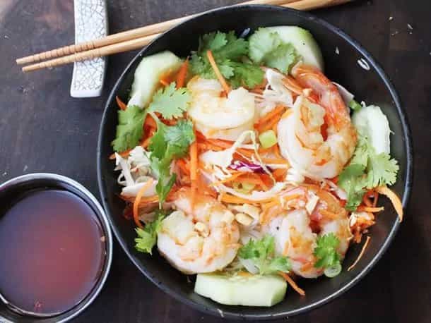 Skillet Rice Noodle Bowl With Shrimp And Vegetables