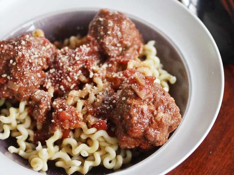 Slow-Cooker Italian Sausage Meatballs With Chianti Sauce And Fusilli